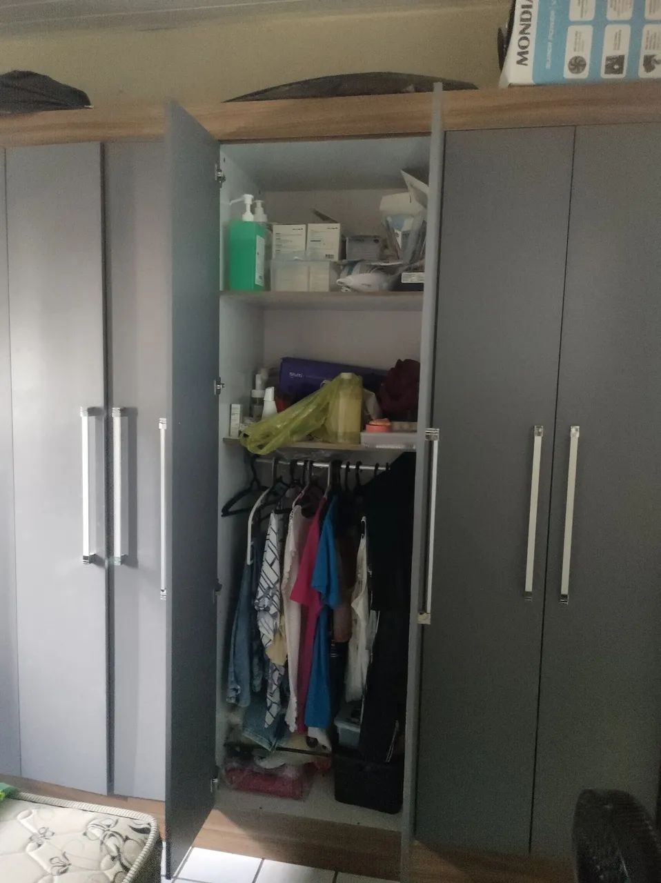 Lindo guarda roupa espaçoso - Foto 4