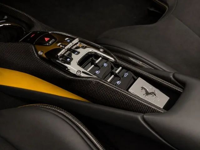 Ferrari 296 GTS (Híbrido), foto 13 de 19