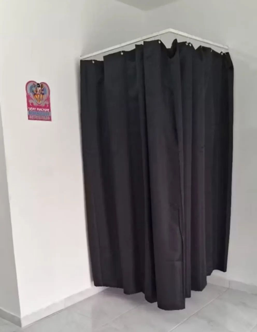 Cortina para provador com ganchos