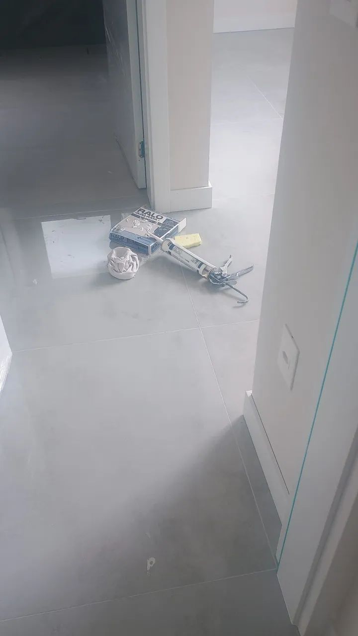 Pessoa para trabalhar com acabamento na instalação de portas e rodapés. - Foto 4