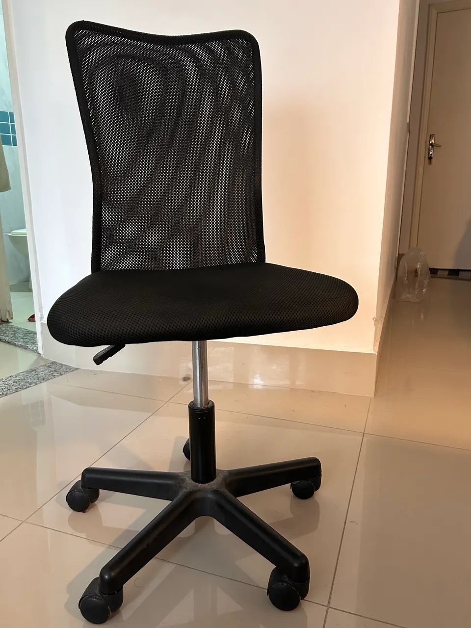 SWIVEL CHAIR