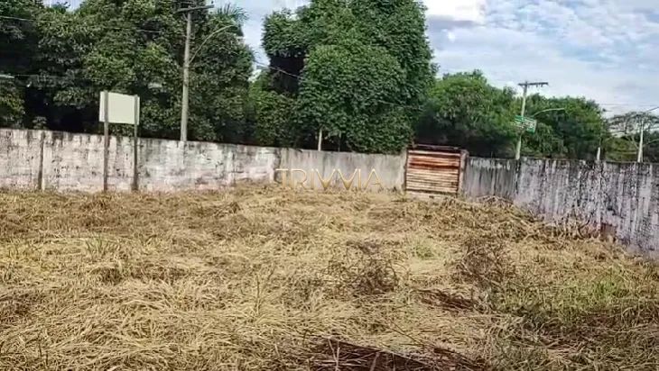 Lote Amplo em Localização Privilegiada - Foto 3