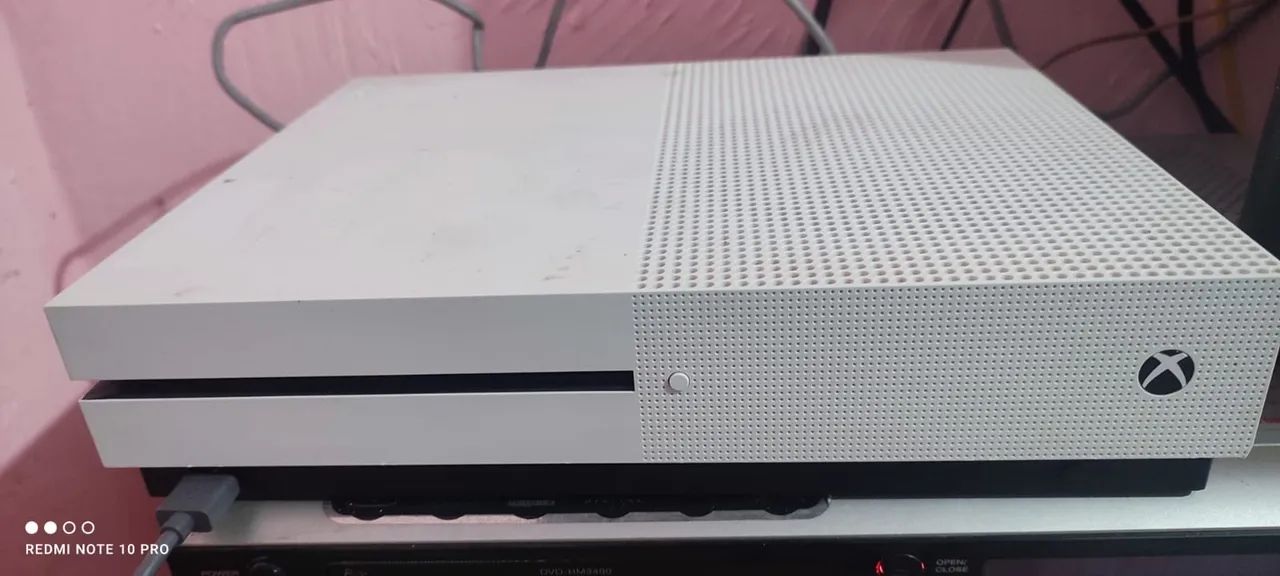 Xbox One S com leitor de disco 1TB