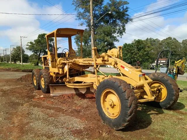 MOTONIVELADORA CATERPILLAR 120B (1984) - REVISADA E PRONTA PARA TRABALHAR!