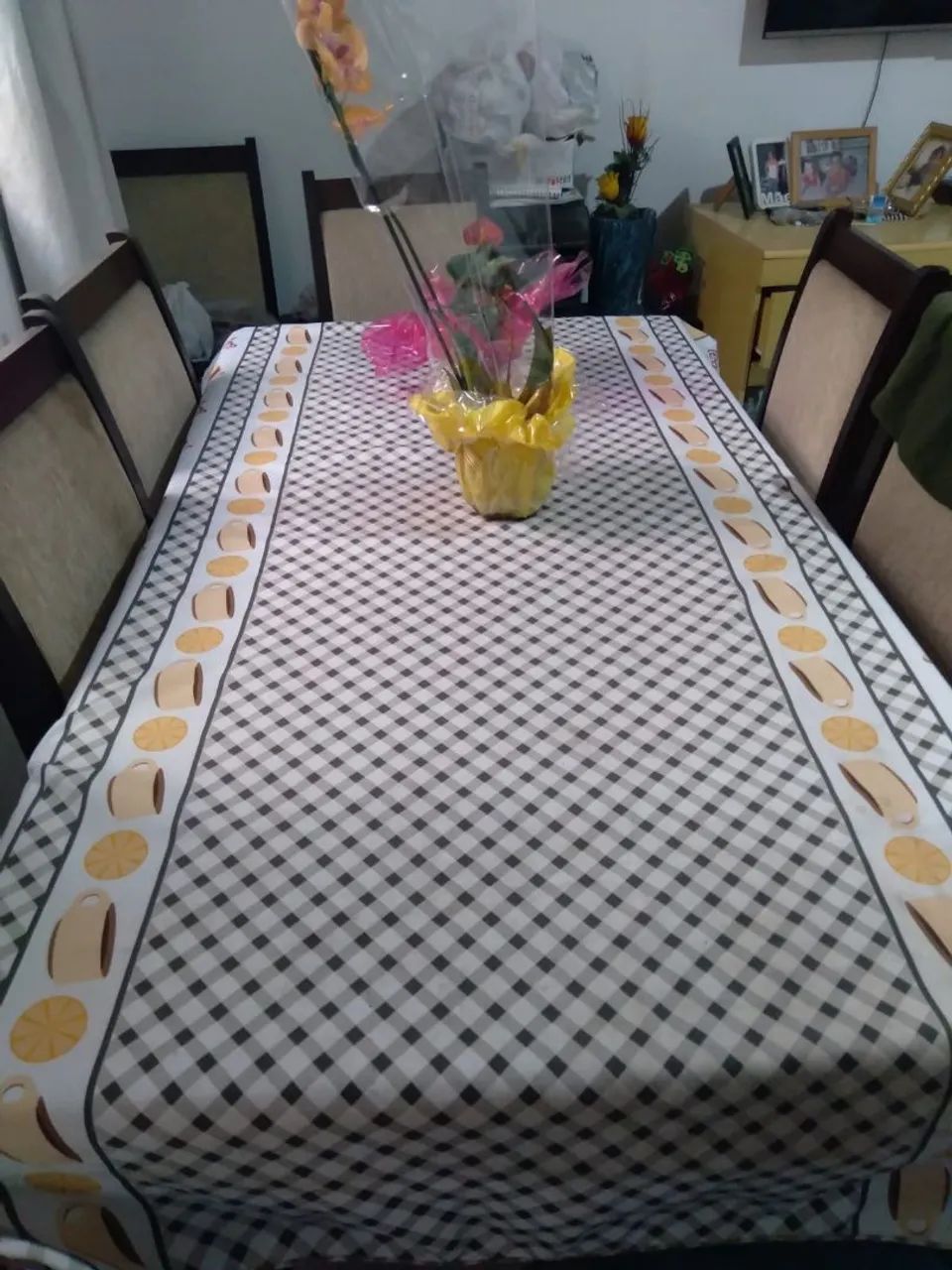 Mesa de jantar com placa de vidro no meio - Foto 3