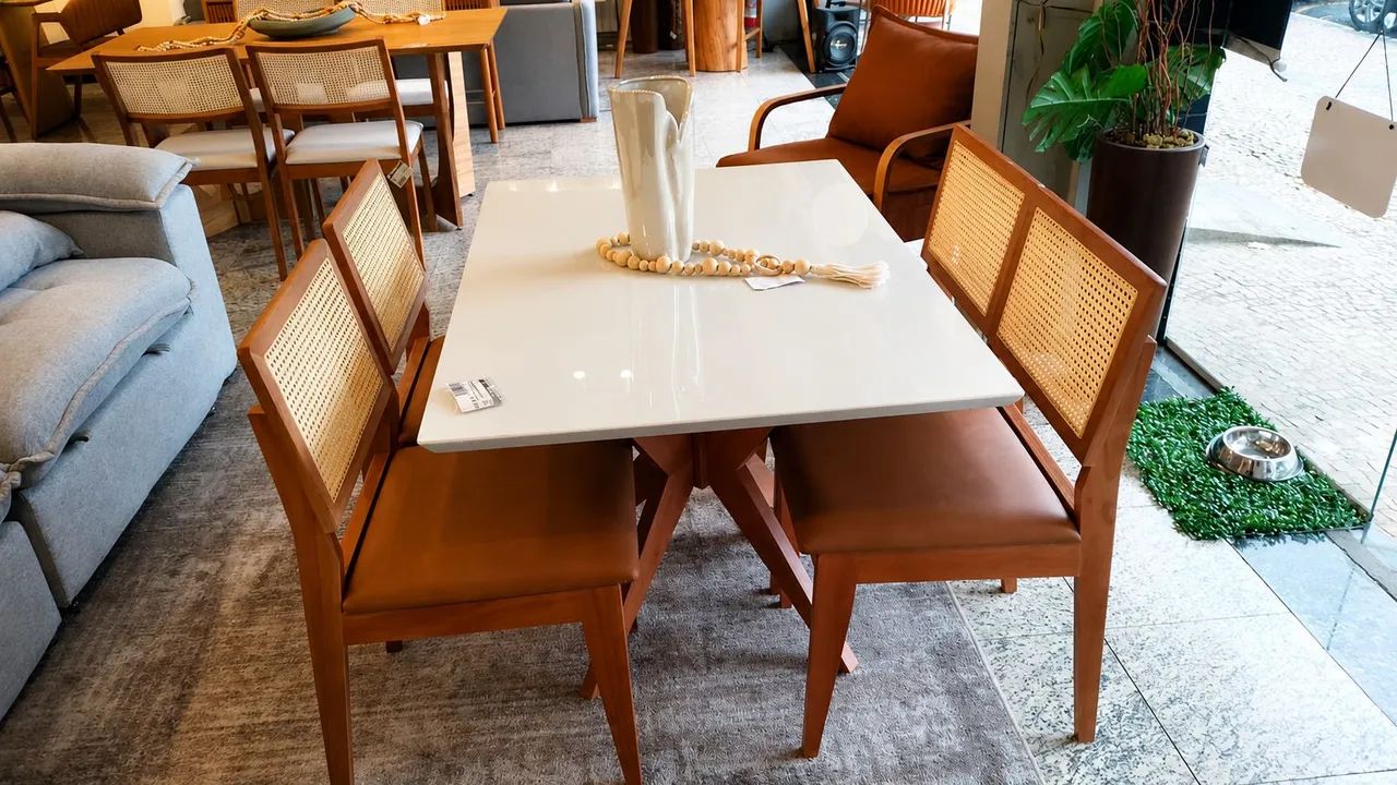 Mesa com 4 cadeiras 