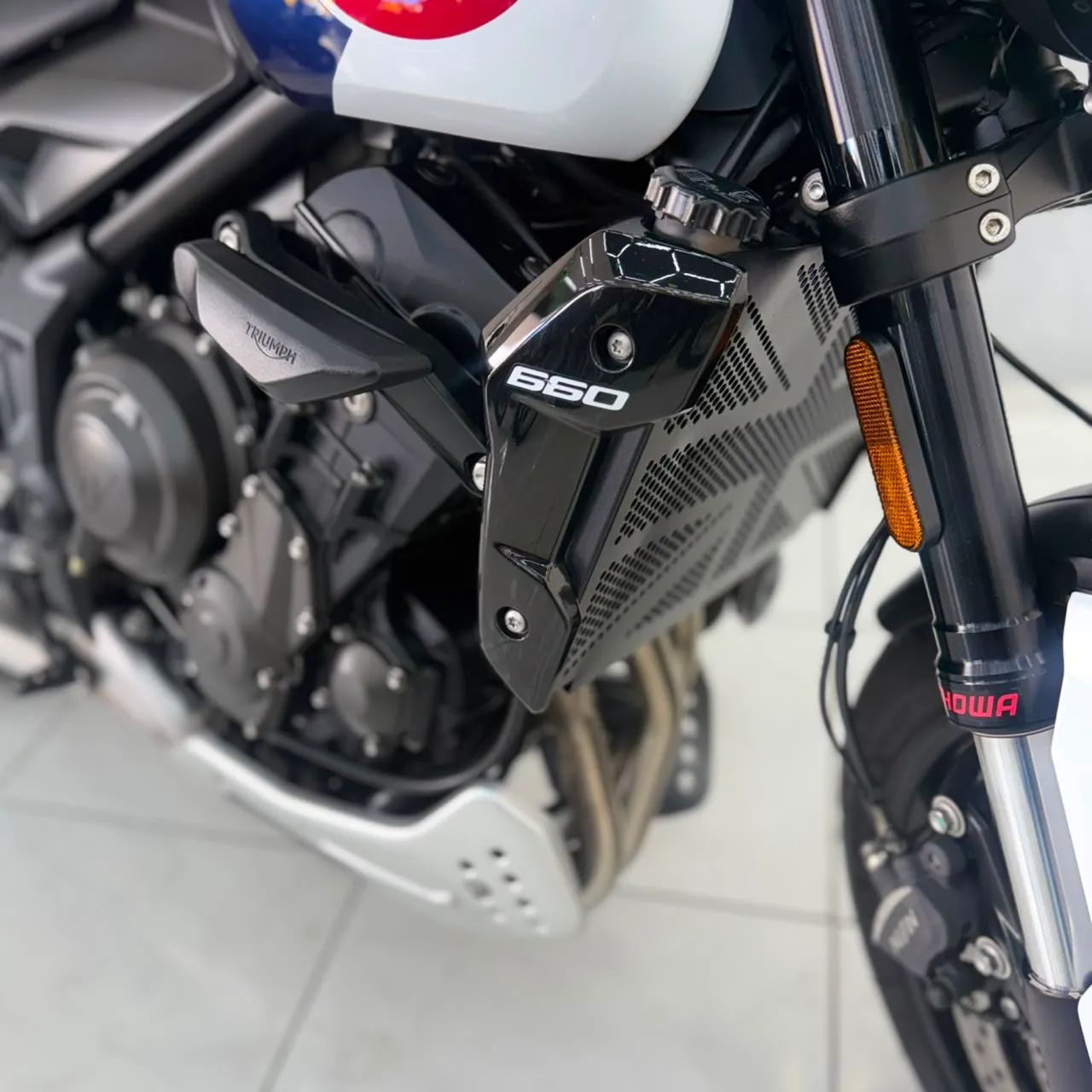Triumph Trident 660 2025 Tributo! - Foto 4