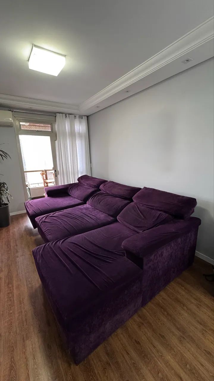 Sofá roxo grande 