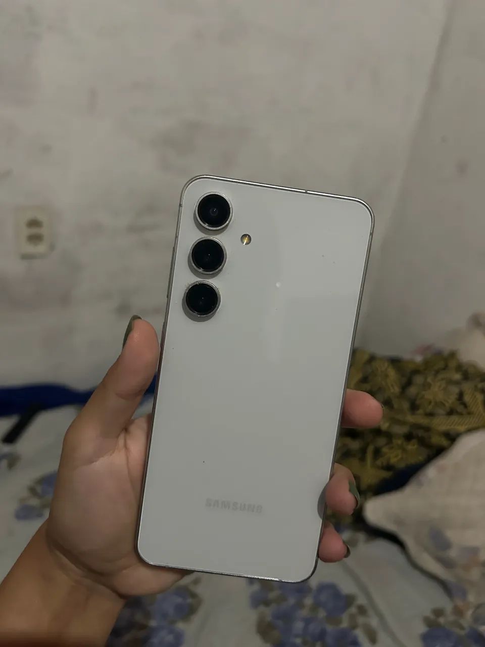 Celular Samsung 24 FÉ