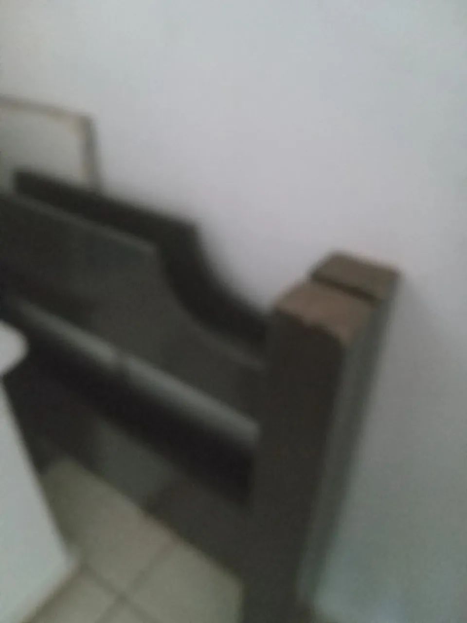 Vendo uma cama solteiro de madeira  - Foto 2