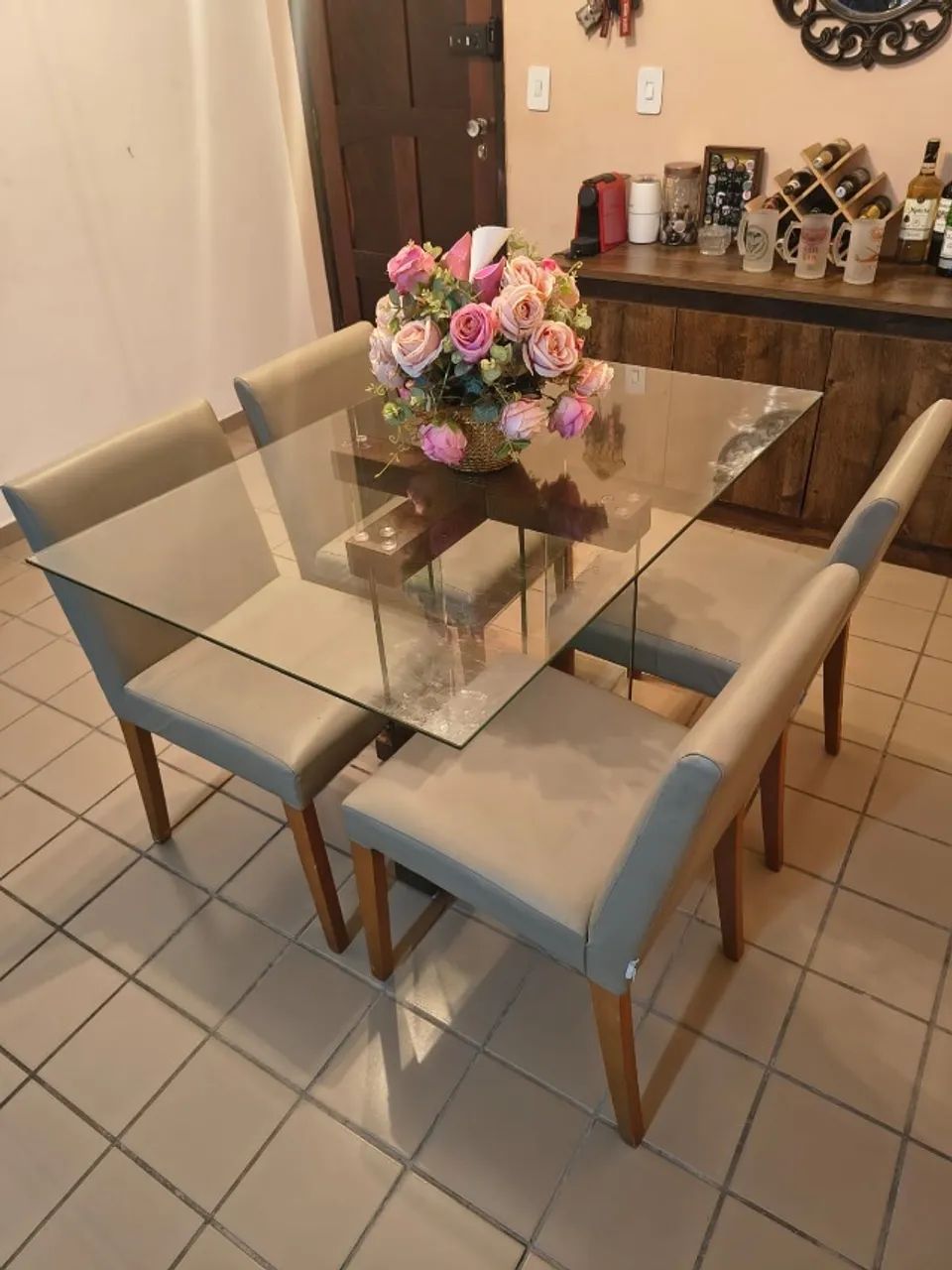Mesa de Jantar Jacaúna, retangular 120X80 cm. Acompanha 4 cadeiras 498181836186603521