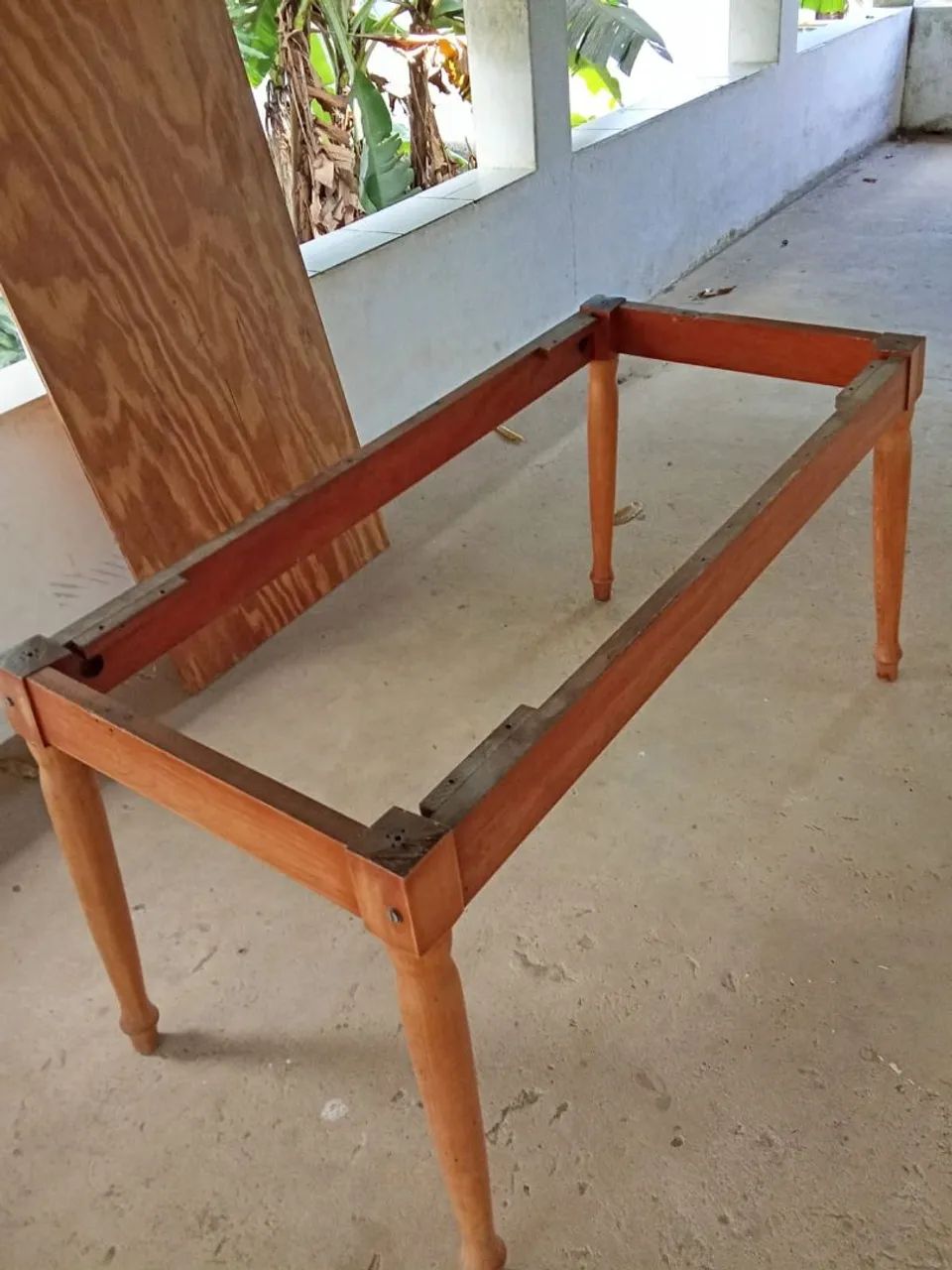 A Solid Wood Table465546538281881601