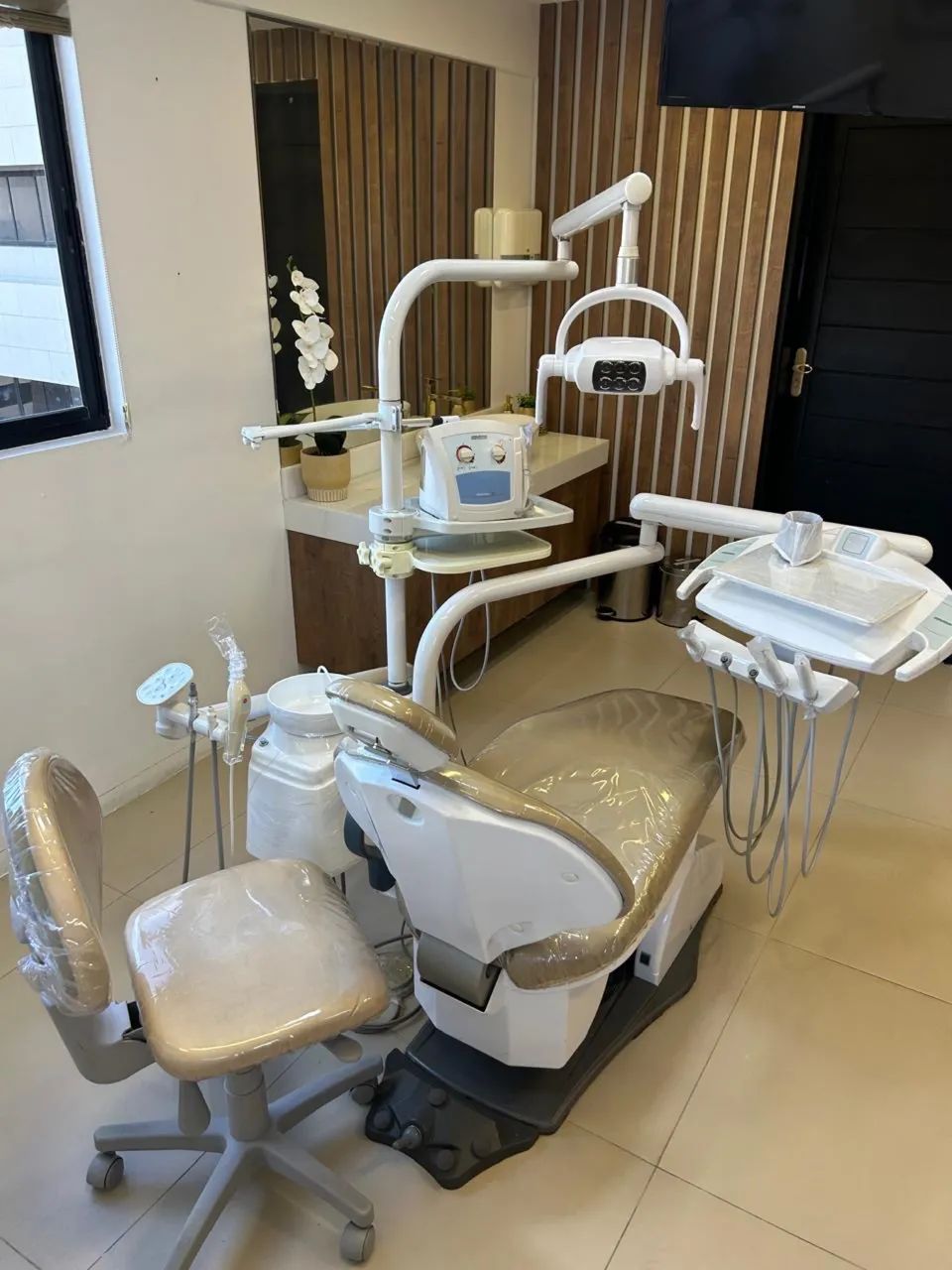 Vendo cadeira odontológica com tudo o que vc precisa para montar seu consultório. 