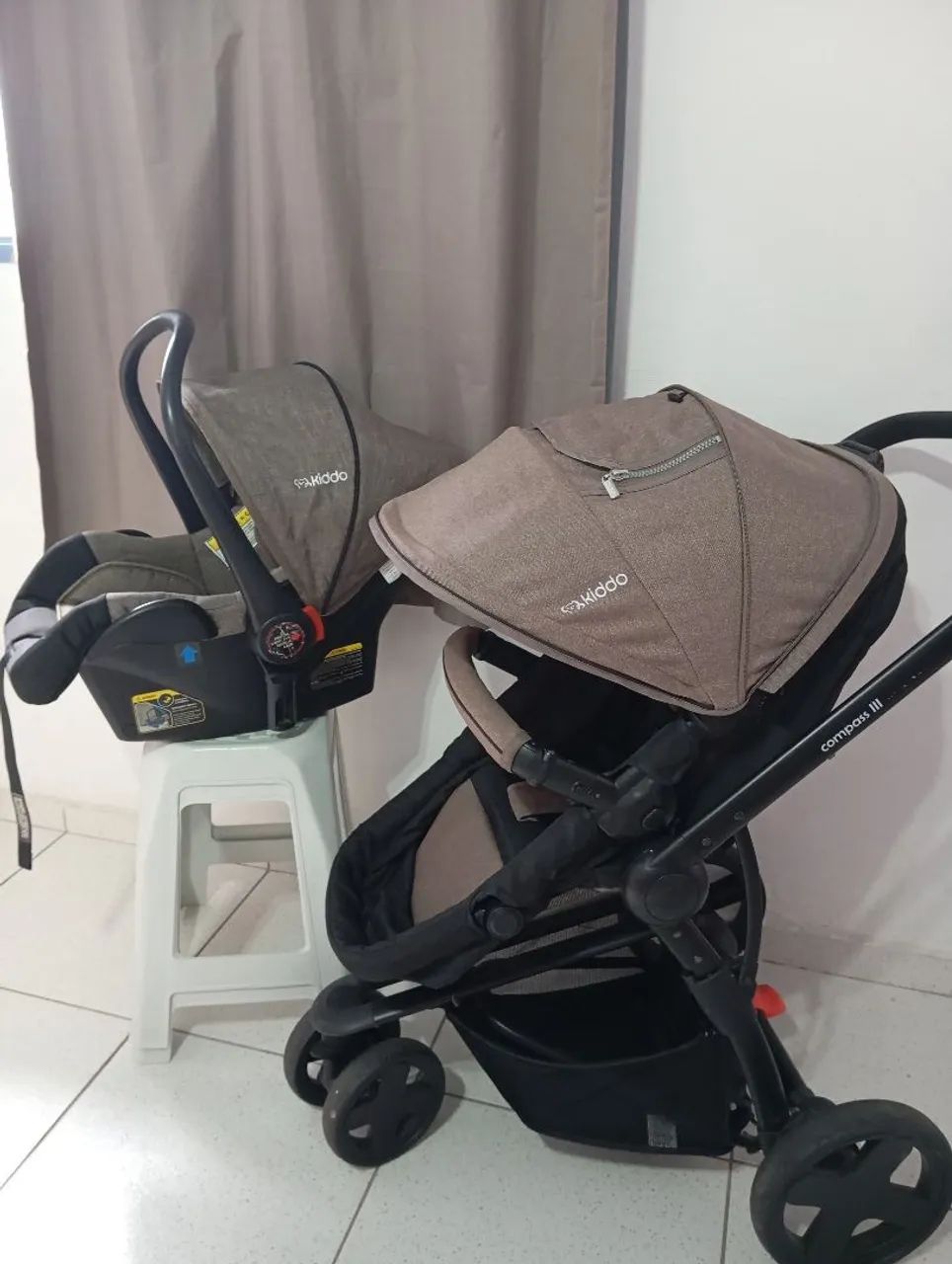 Carrinho Compass III + Bebê Conforto Casulo Click - Cor Capuccino - Kiddo