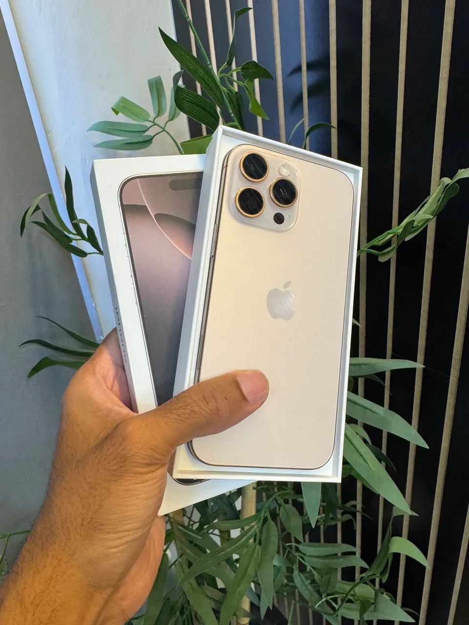 IPHONE 16 PRO MAX - 256GB - NOVÍSSIMO  - Foto 2