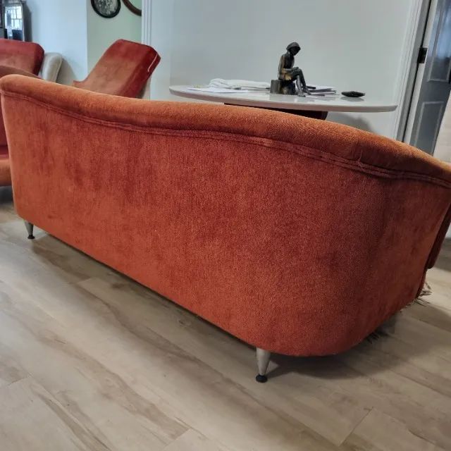 Jogo de sofá 2 e 3 lugares em chenille, moderno e ótimo estado - Foto 4