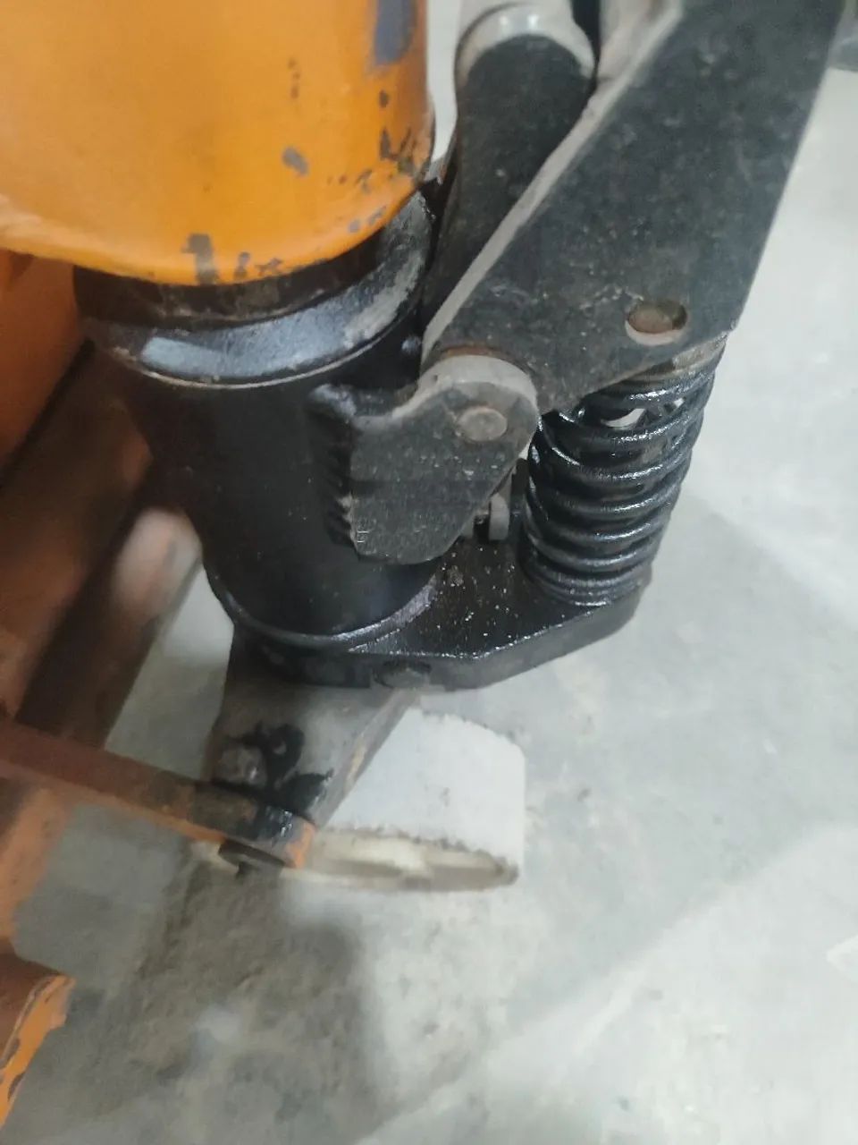 Vendo paleteira para 2500 kg  - Foto 3