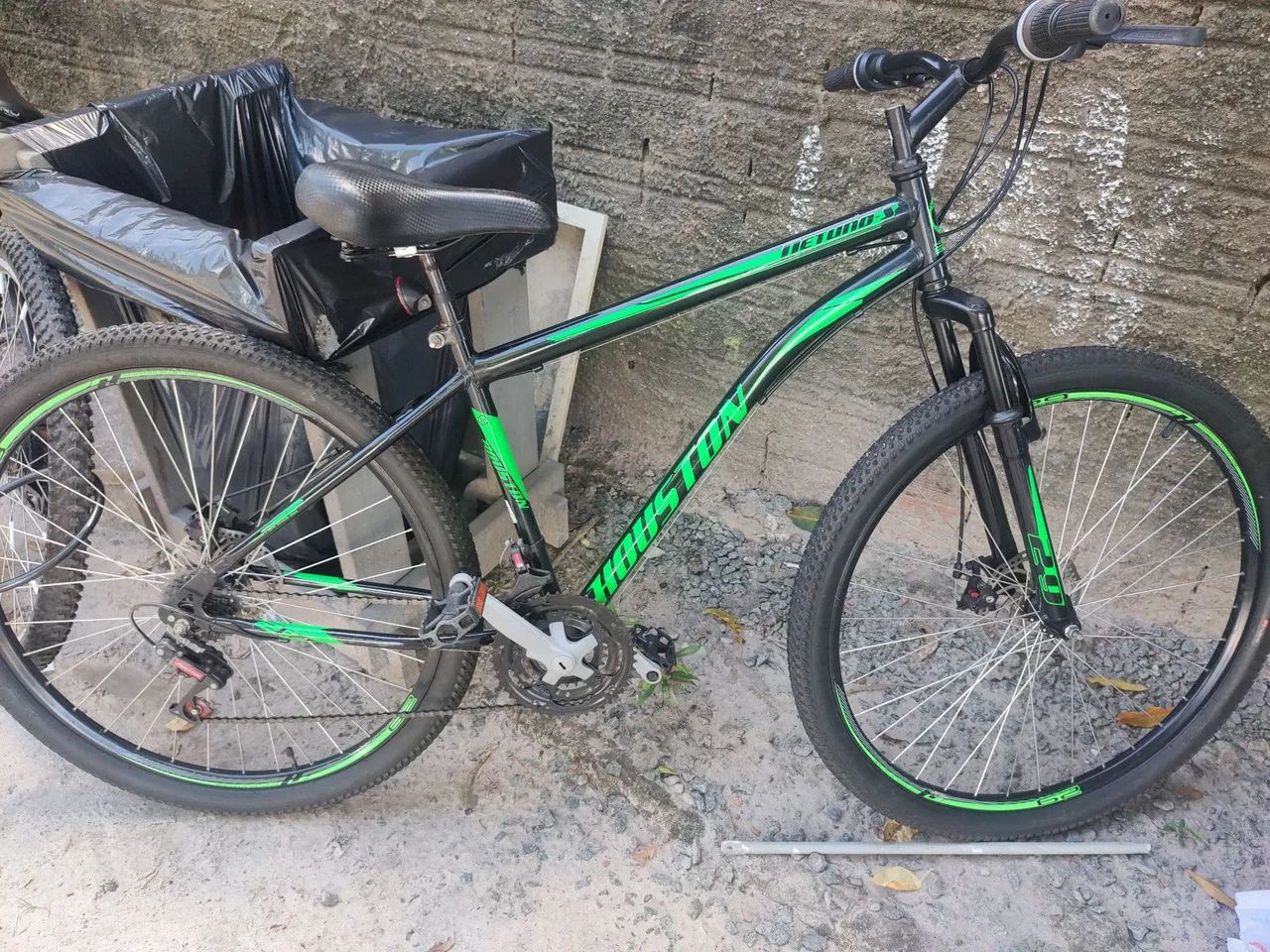 Vende-se bicicleta aro 29 cor verde com preto  - Foto 2