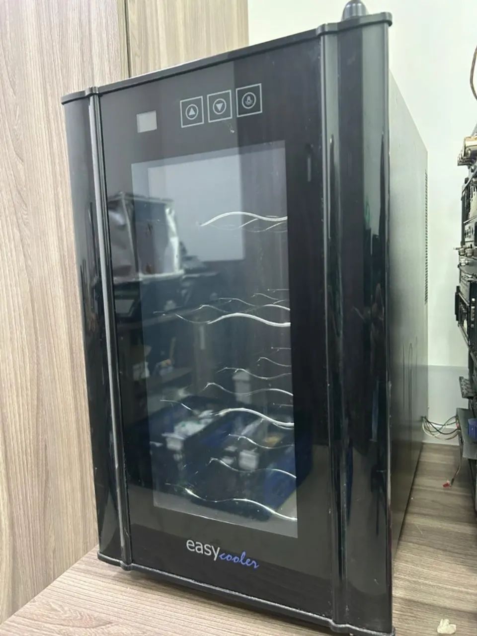 ADEGA CLIMATIZADA EASY COOLER PRETA ? NO ESTADO / PARA CONSERTO OU PEÇAS