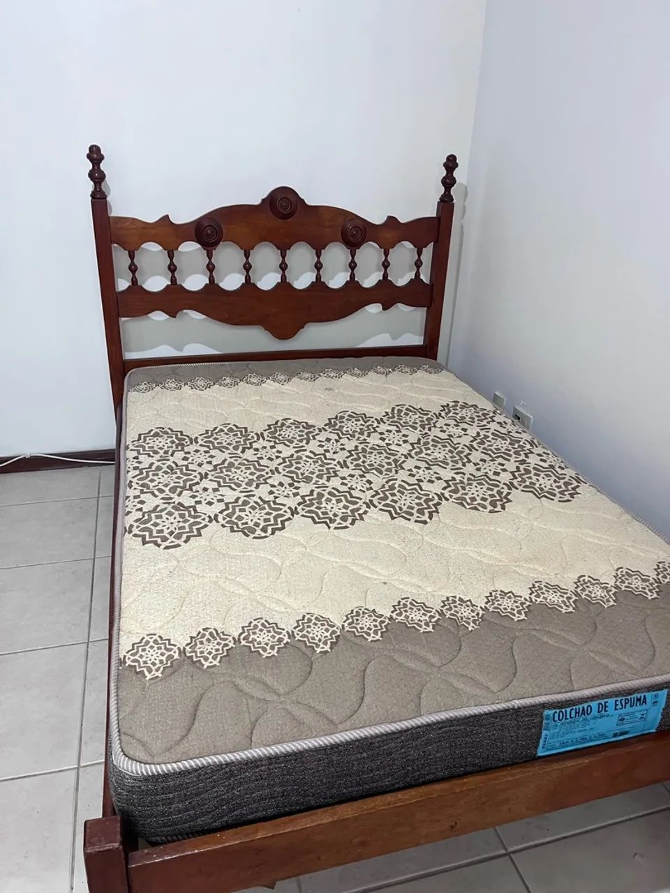 Cama em madeira maciça com colchão casal - Foto 2