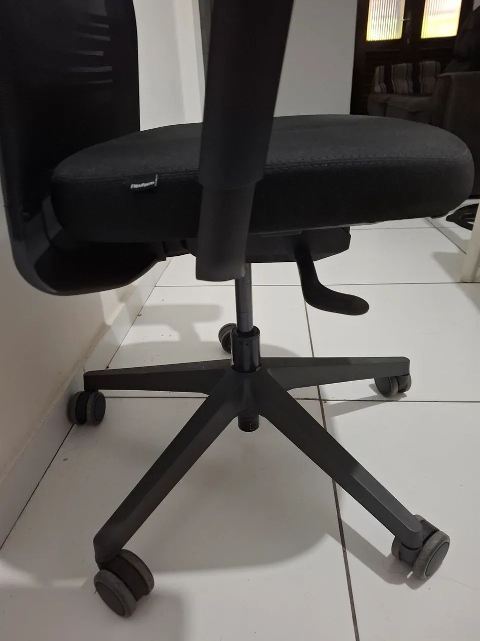 Cadeira Ergonômica Flexform Tecton All Black (negociável) - Foto 4