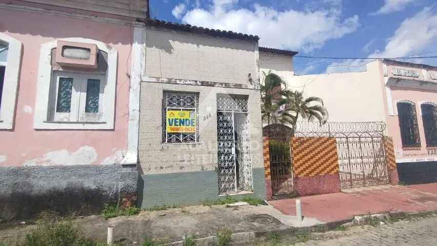 Casa no centro com 2 quartos
