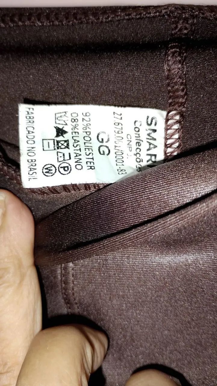 Calça não é couro embora parece, é um estreche grosso G - Foto 2