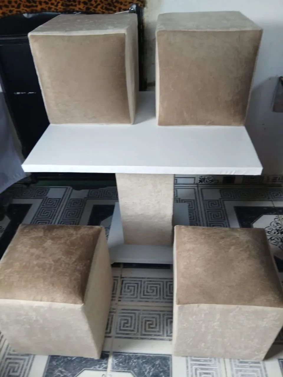 Mesa com puff - Foto 2