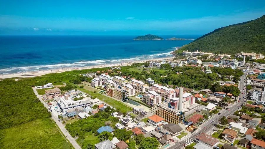 Studio com sacada, condominio com acesso direto ao mar. Praia do Santinho