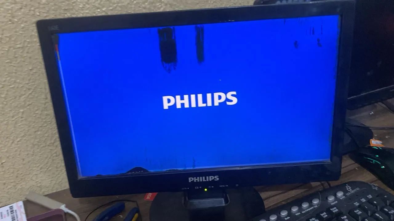 MONITOR PHILIPS MANCHADO