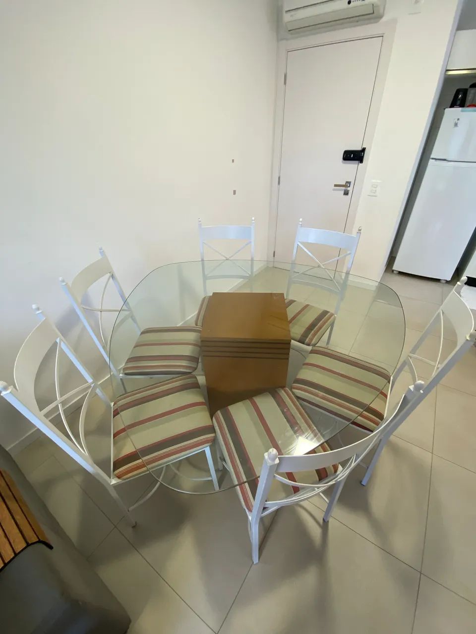 Mesa de jantar com cadeiras - Foto 2