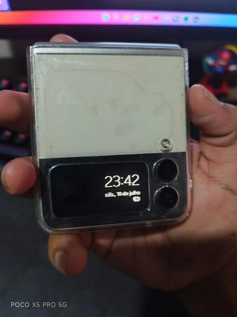 Z flip 3 como linhas na tela - Foto 4