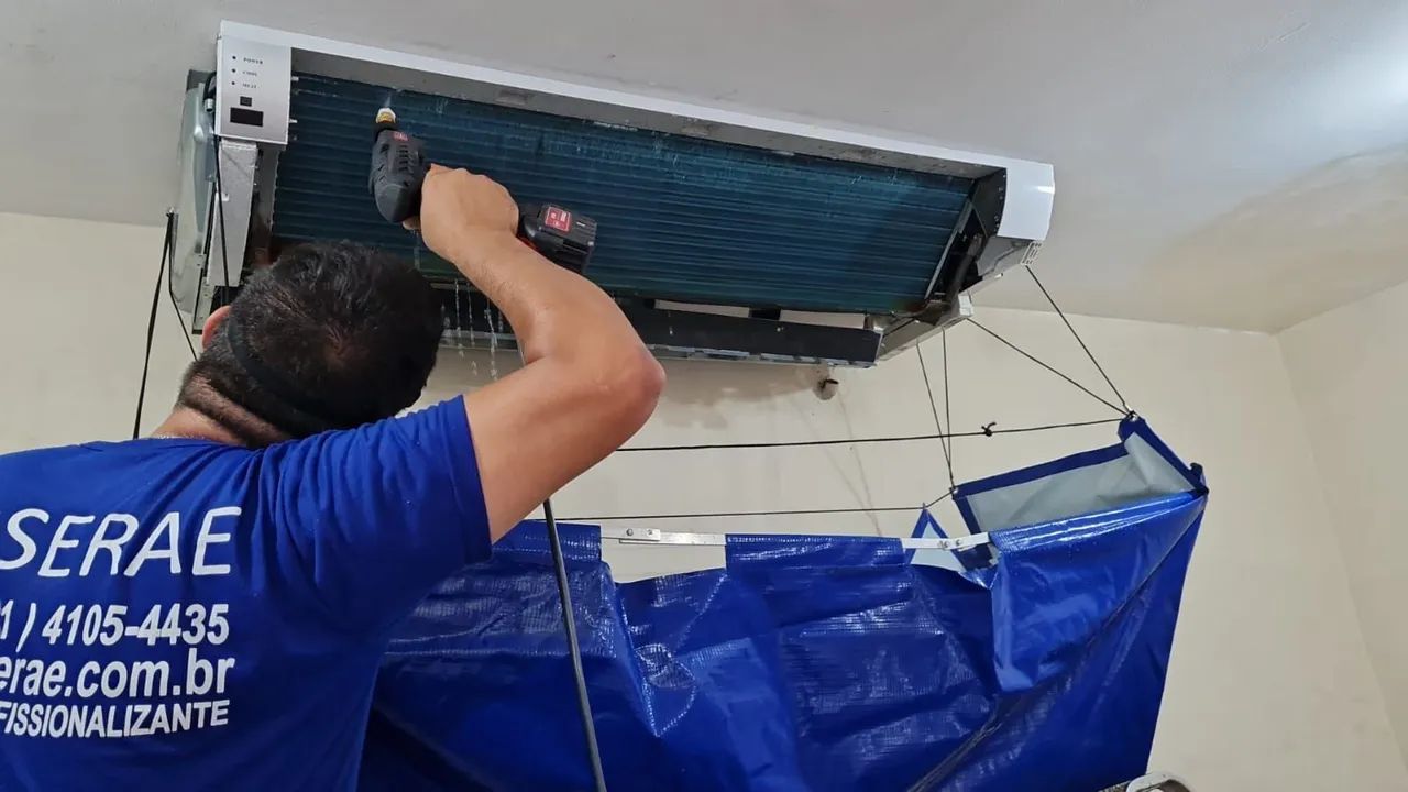 Limpeza geral de ar condicionado 
