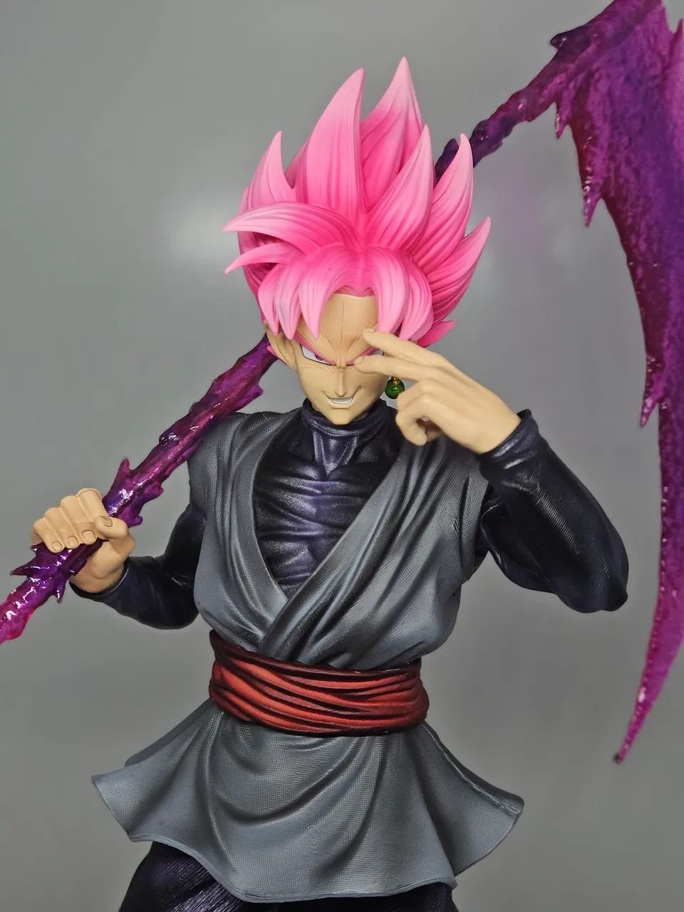 Goku black, 45CM, base com led.