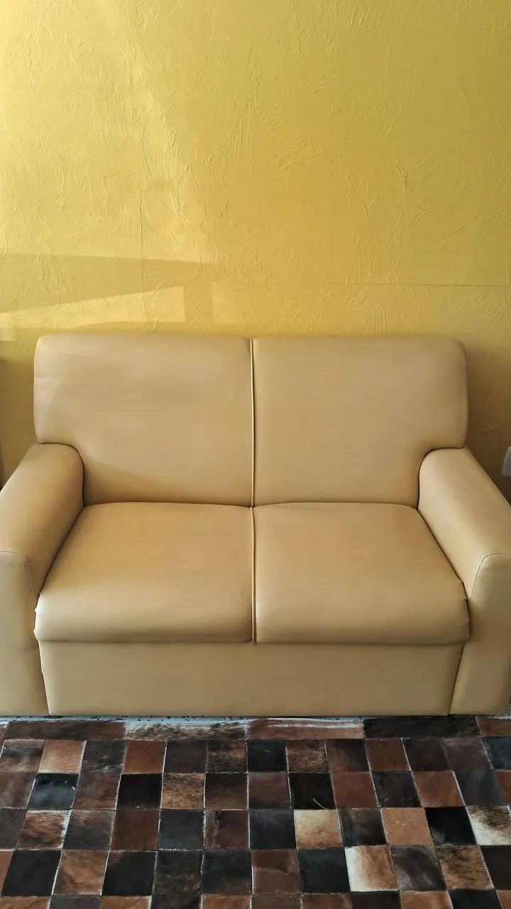 Sofá 2 lugares em couro