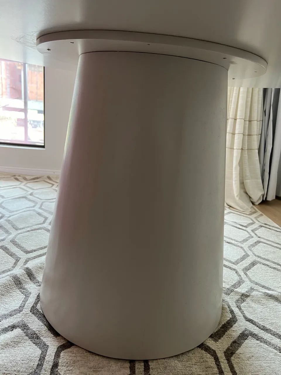 Mesa Off White 1,40m - Moderna, Elegante e Em Ótimo Estado! 