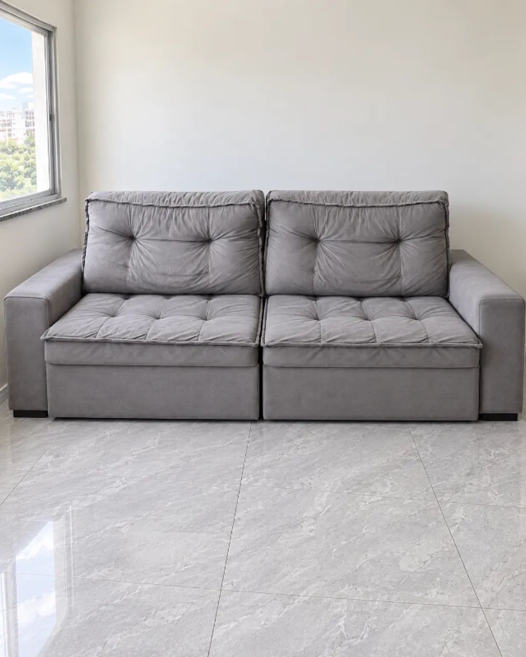 Sofá retrátil, 4 lugares, com 2,20 m, na cor cinza, muito confortável e espaçoso. - Foto 3