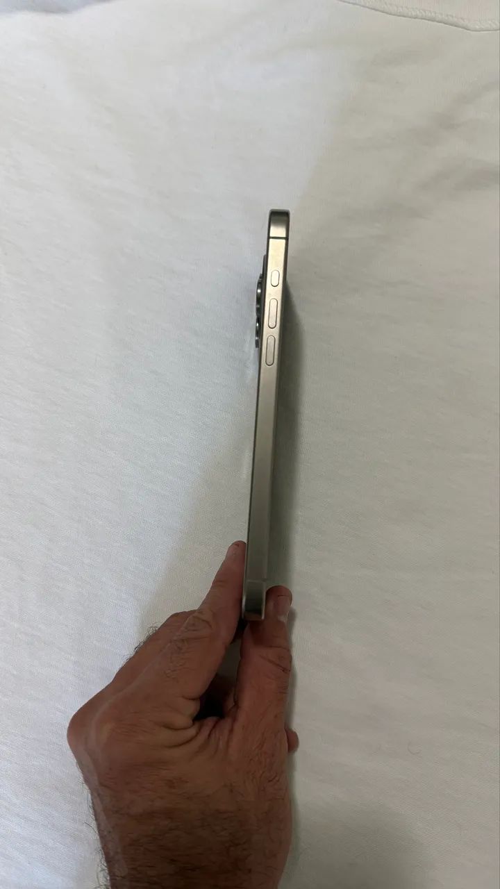 Vendo iPhone 15 pro max 256g natural titanium  - Foto 4