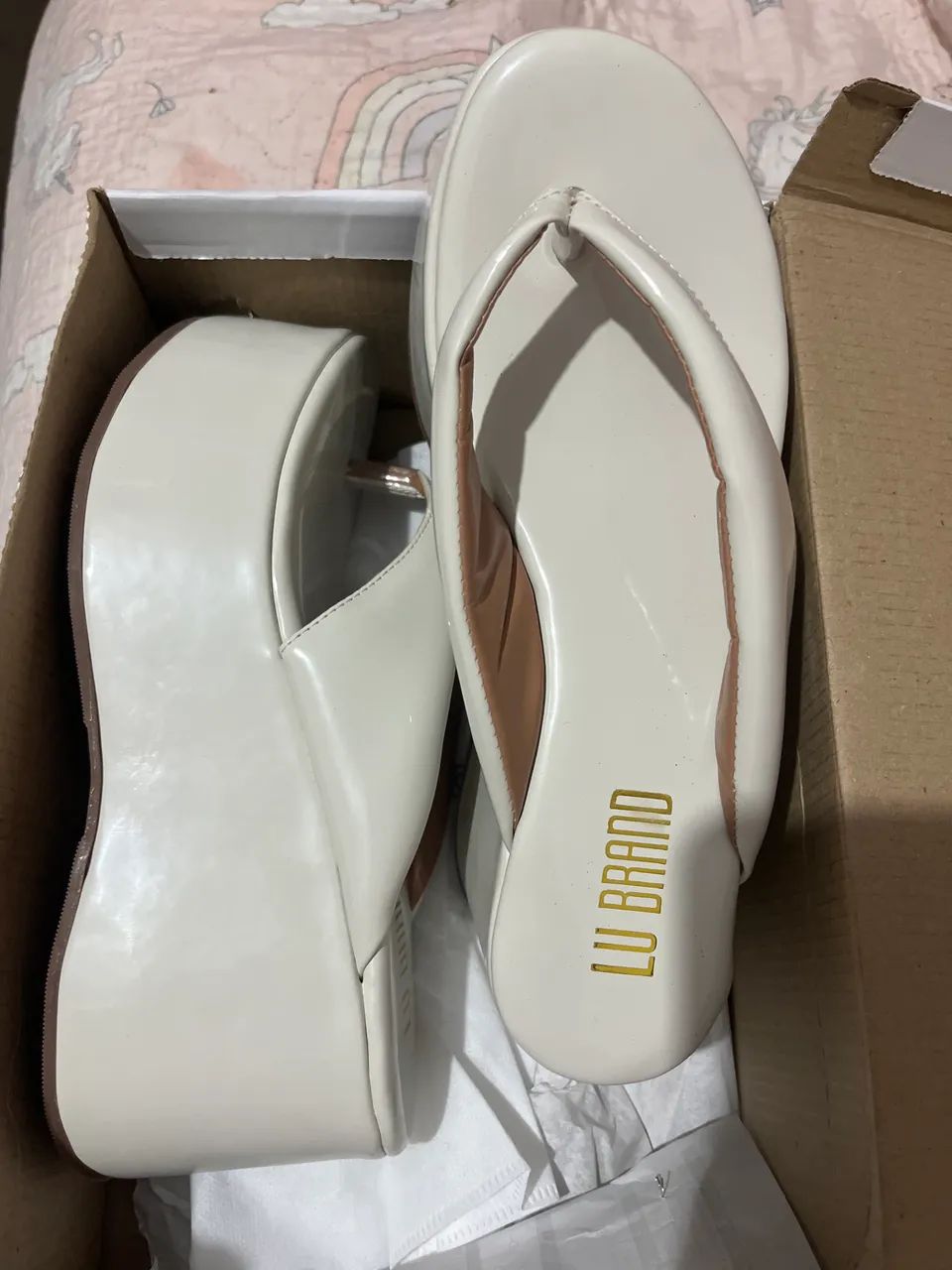 Plataforma New Carib na cor OFF WHITE 
