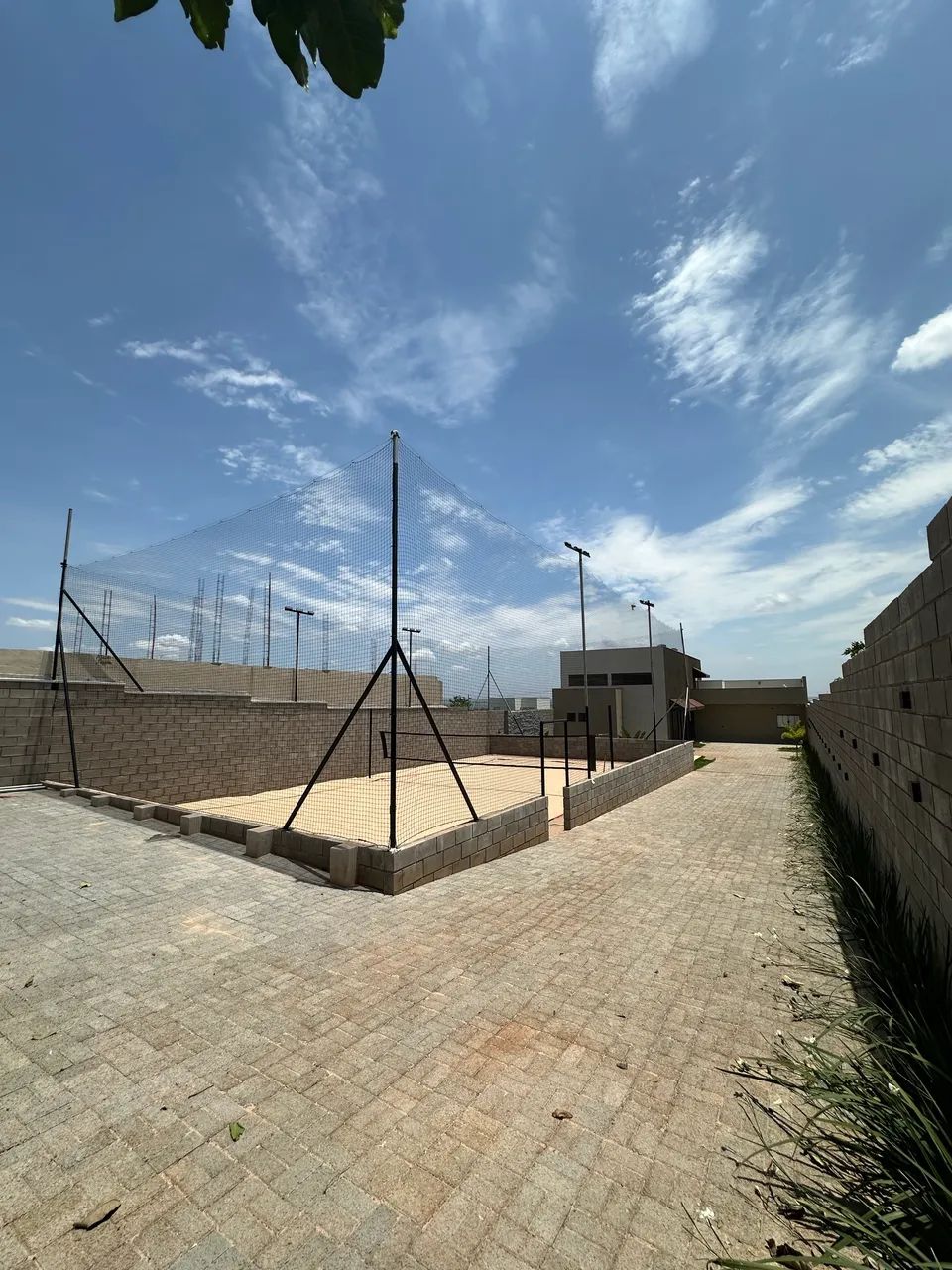 Vendo área de lazer com salão, 2 quartos, piscina e quadra de areia - Foto 2