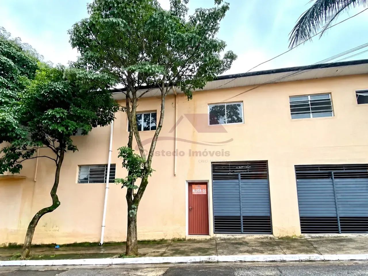 Imóvel para aluguel possui 130 metros quadrados com 3 quartos - Foto 2