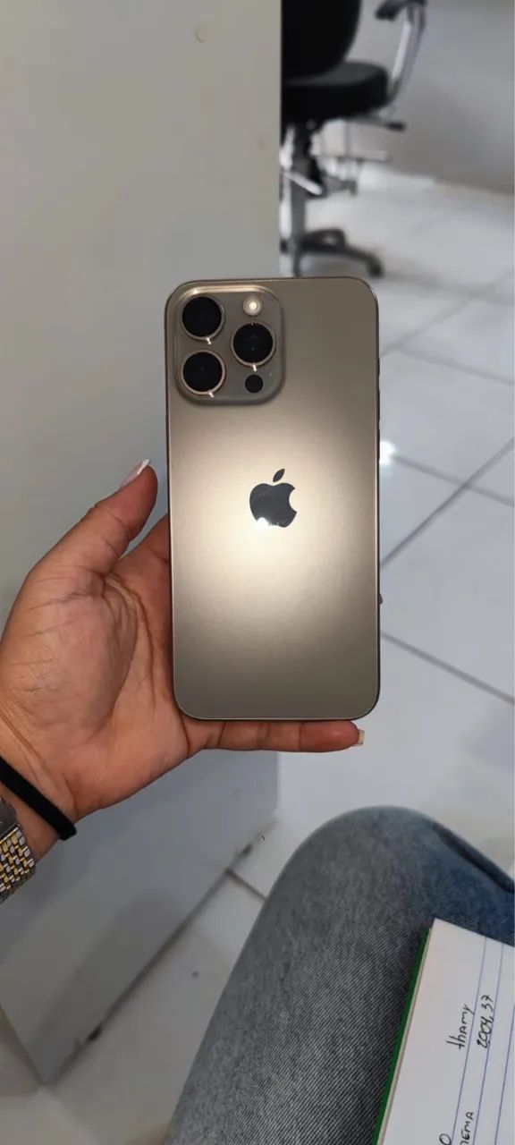 iPhone 15 pro Max, de 256GB (usado) 