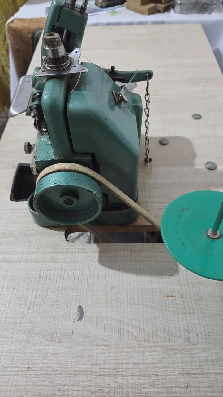 MÁQUINA DE COSTURA OVERLOCK GNI-6D COM BANCADA E MOTOR - Foto 3