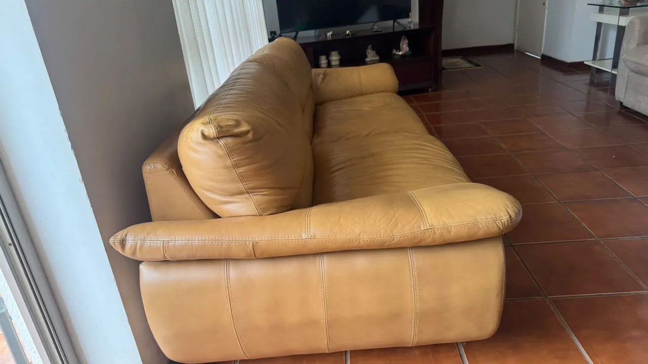 2 -Sofás de Couro Legítimo 