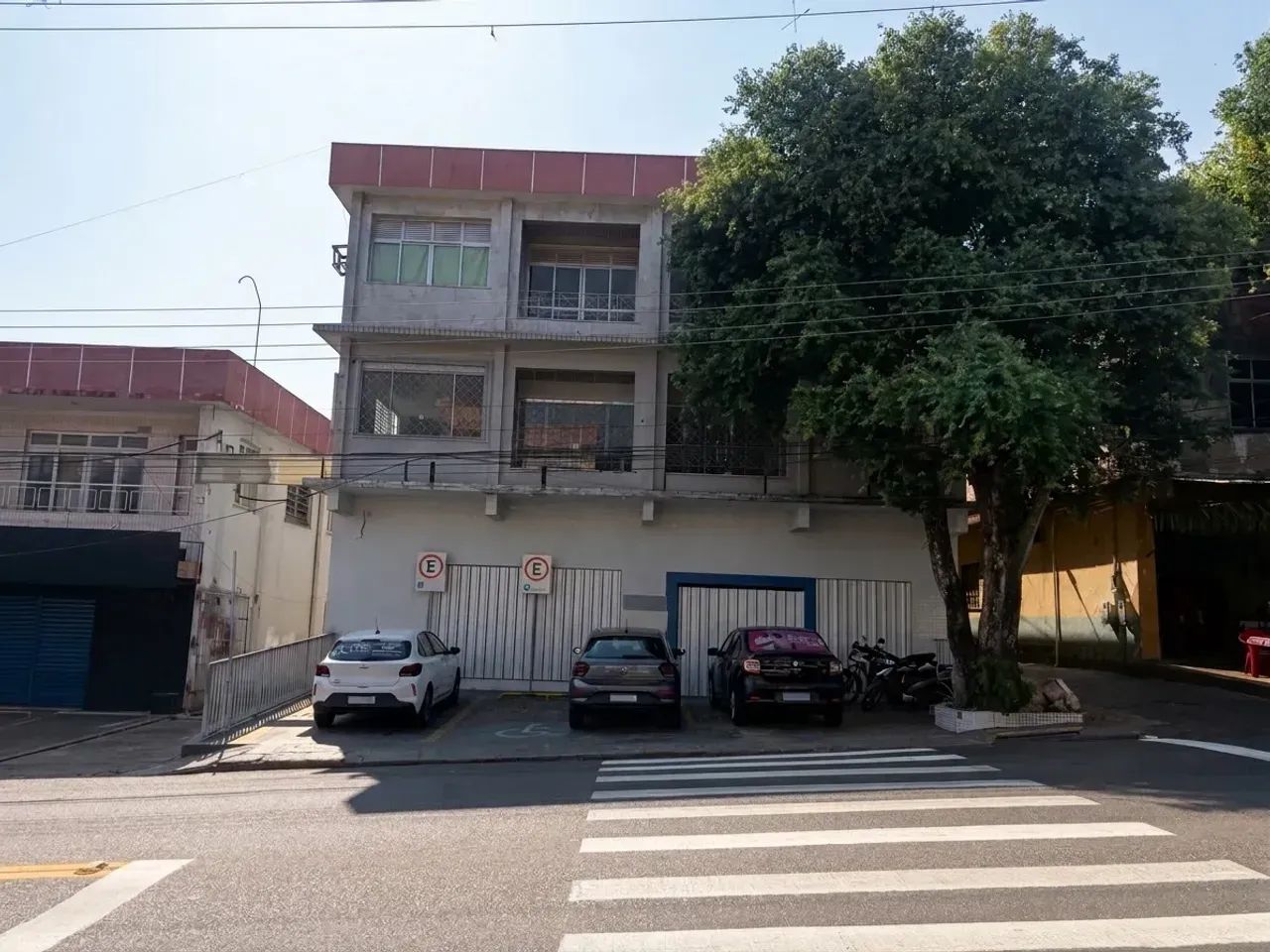 OPORTUNIDADE ÚNICA  CONJUNTO COMERCIAL DE ALTO PADRÃO