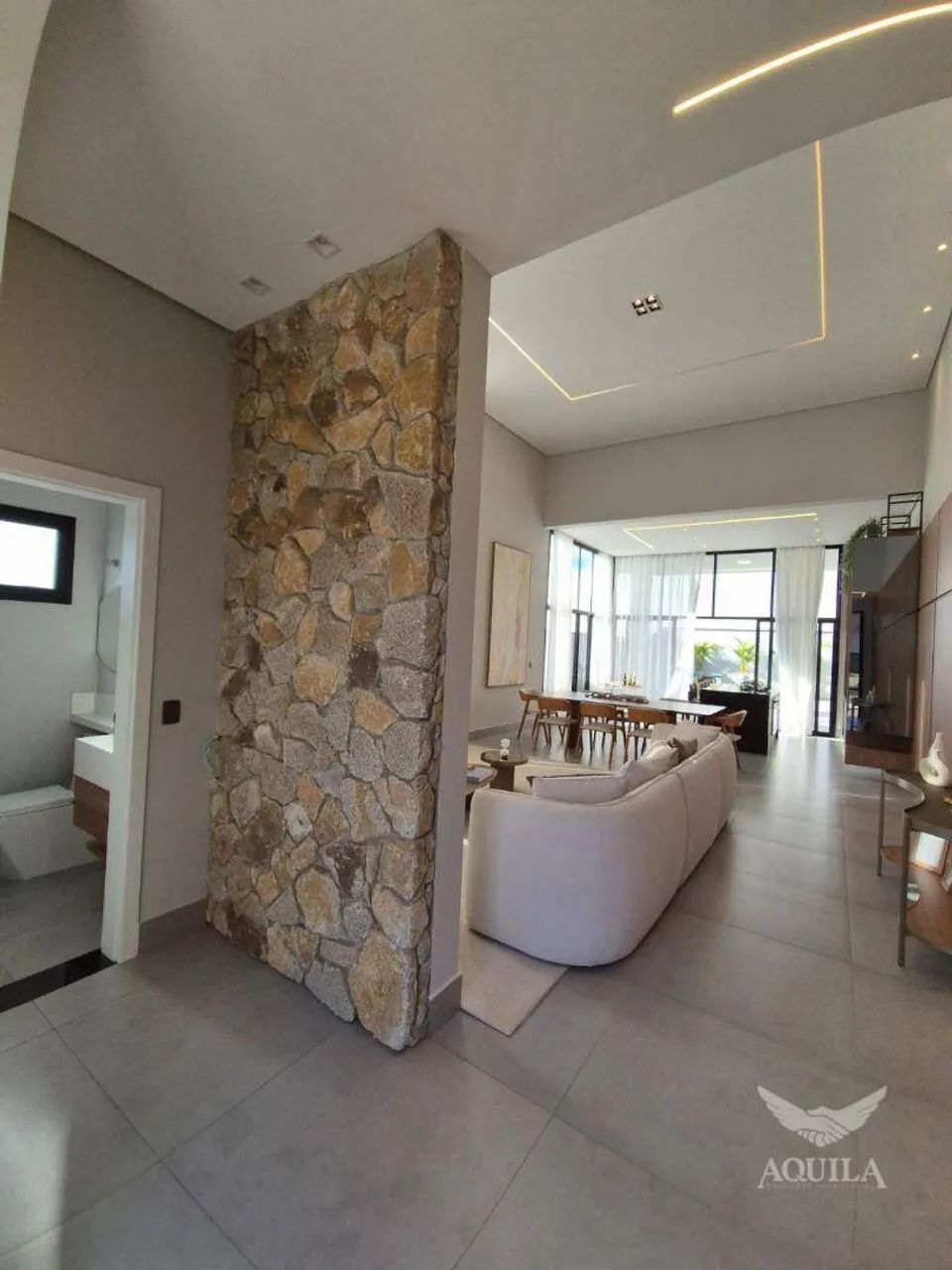 OPORTUNIDADE - CASA TÉRREA MOBILIADA COM PISCINA ESCRITÓRIO E 3 SUÍTES ALPHAVILLE 4 VOTORA - Foto 2