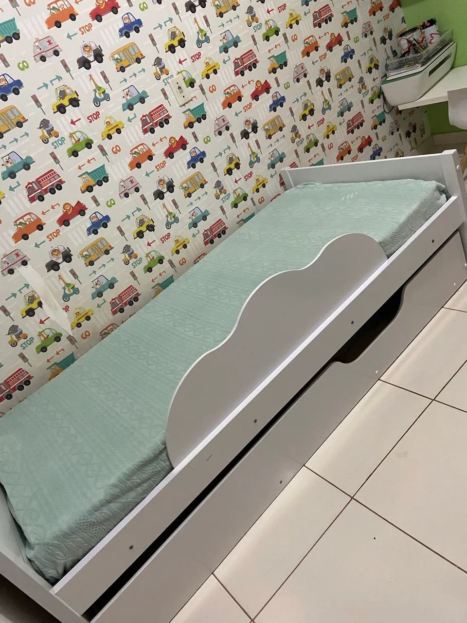 Cama de solteiro com auxiliar 