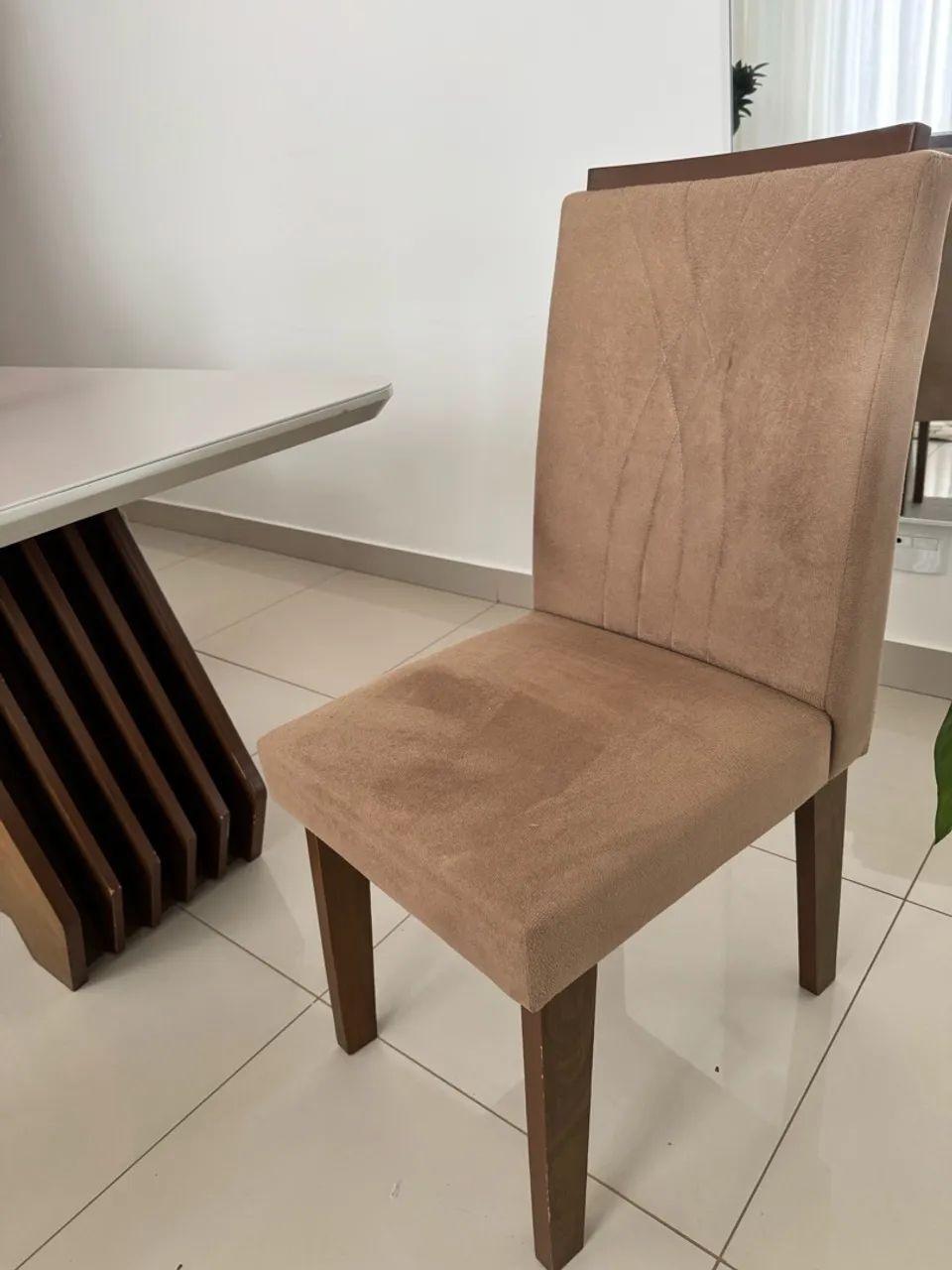Mesa de Jantar com 4 Cadeiras -Sofisticação e Design Moderno - Foto 4