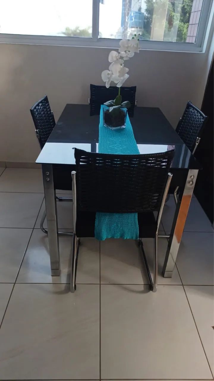 Mesa de jantar de vidro com 4 cadeira  - Foto 2