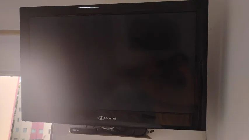 TV Buster 32" Em Bom Estado